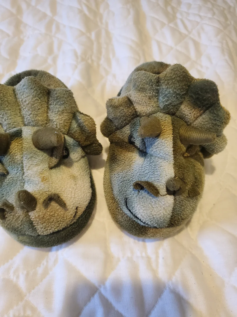 Kids Size 7-8 Plush Dinosaur Slippers - Olive Green